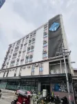 Fans Hotel Ormoc City by RedDoorz - parking