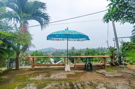 Rejeng Bungalow near Gangga Waterfall Lombok Отели в г. Genggelang