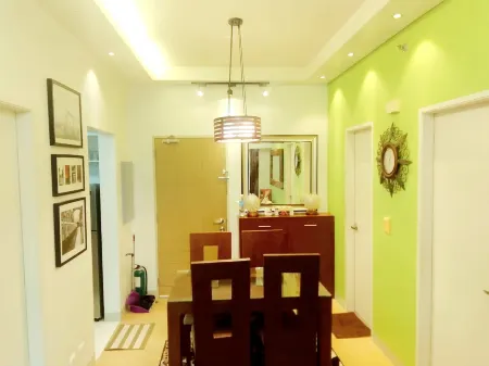 The Levels 2BR Condo Fully Interior Cosmo Living Отели рядом с достопримечательностью «Мондрийская резиденция Condominium Corporation»