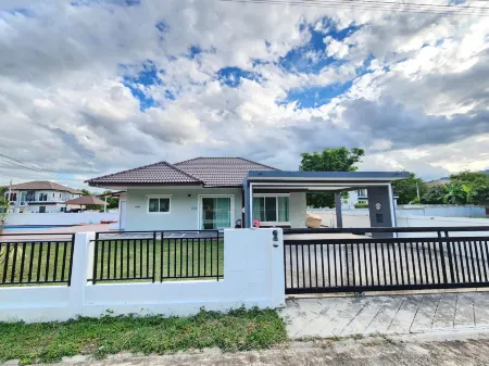 Pool Villa - Phetchabun Отели рядом с достопримечательностью «Wat Non PA Ruak»