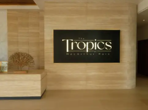 เดอะ ทรอปิกส์ แอท แมคอาเธอร์ พาร์ค