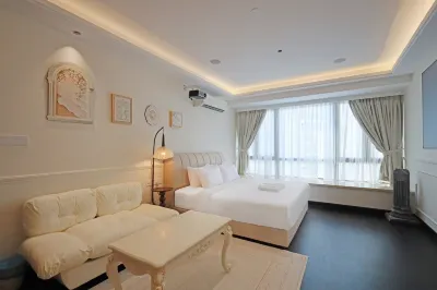 RNF Romantic French Elegant Style # Movie-Themed Surround Sound # Private Movie Theater Hotels in 