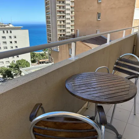 Sunnydaze Monaco beach apartment