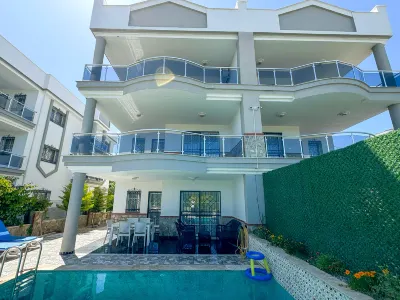 Villa Begonvil - Private pool, 1 km to Ladies Beach 住宿飯店