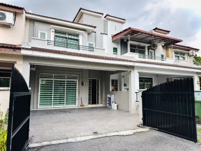 Botani Cyber 18 Landed Homestay Hotels in 