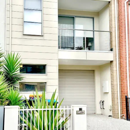 Peaceful 3BR Retreat - Free Parking -  Close to City