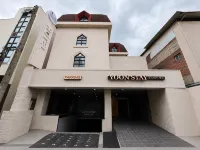 Yoonstay Haenggung Hotel Hotels in der Nähe von Ballonfahrtenanbieter Flying Suwon