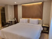 MOMENTS HOTEL - New