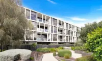 Beachfront Apt at Quay Boulevard Hotel dekat Werribee Open Range Zoo