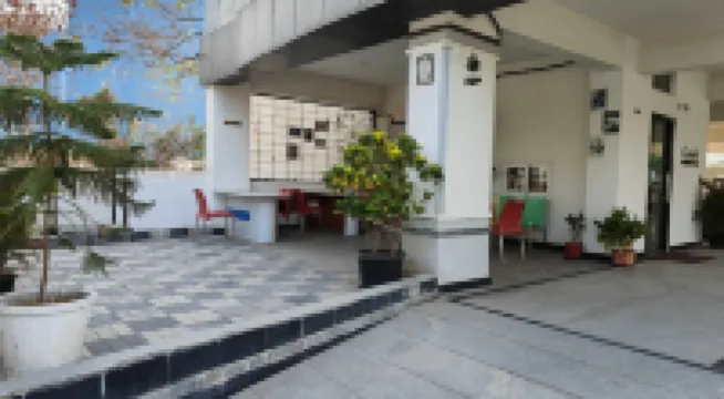 Mahim-Luxury apartment with Free Parking Wi-Fi AC