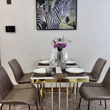 Modern 1Br, Queen, Gym, Pool,Central in Kileleshwa Dining/Meeting Rooms