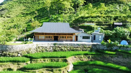 Bees Homestay Sapa & Trekking
