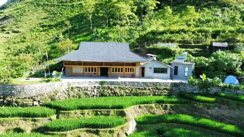 Bees Homestay Sapa & Trekking Hotel di Hầu Thào