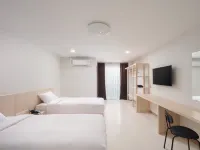 Cloud9 Stay Chiang Mai Отели рядом с достопримечательностью «Академия Dara»