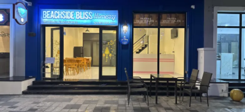 Beachside Bliss Grand World Hotels near Long Beach