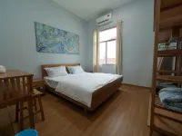 D’SeBalik Pulau - Tropical Boutique Home Отели рядом с достопримечательностью «Кантрисайд Стейблс Пинанг»