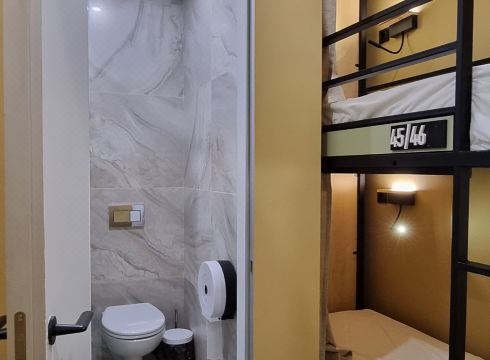 NOMAD 호스텔 침실 모습