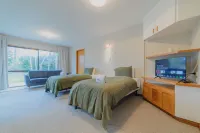 Manawaroto  3BR with Mountain & Lake Views Hotels in 