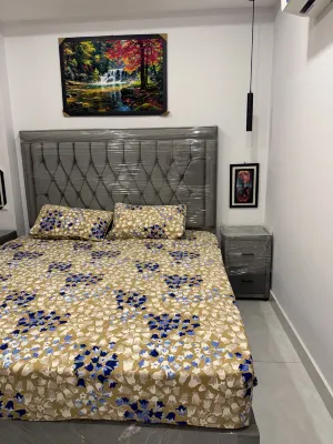 1BR Apartment in Lahore Bahria Town (Free Parking)