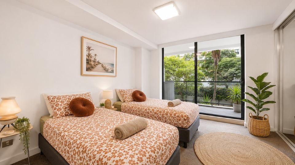 2BR Apt w Parking | Walk to ICC & Darling Harbour