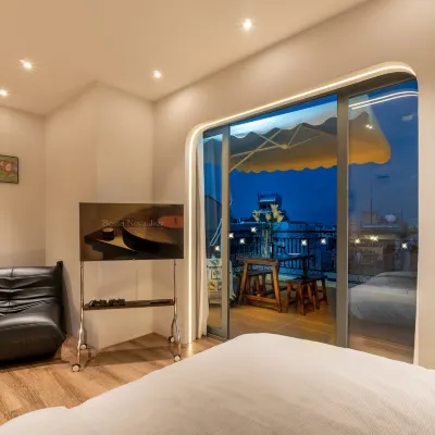Paar Homestay Bui Huu Nghia Street - Near Tan Dinh Market District 1 Hotels near Ba Chieu Market