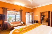 Azure Tides Marari - sul mare