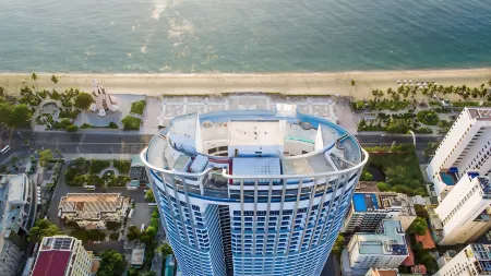 Panorama Beachfront Nha Trang by LYN Condotel Отели рядом с достопримечательностью «Lucky Foot Spa Nha Trang»