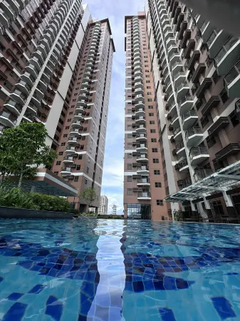 Staycation in Pasay+Balcony+View+Pool+PetFriendly