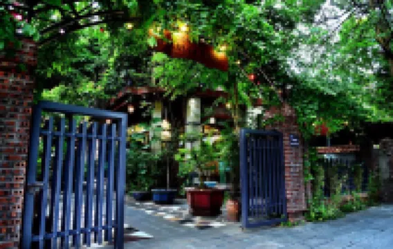 潭科亞曼達別墅飯店 泰國六寺（Thai Vi Temple）附近的飯店