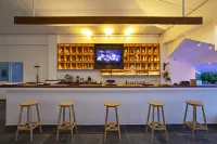 Dive Spot Asia & Brumini Beach Resort - bar