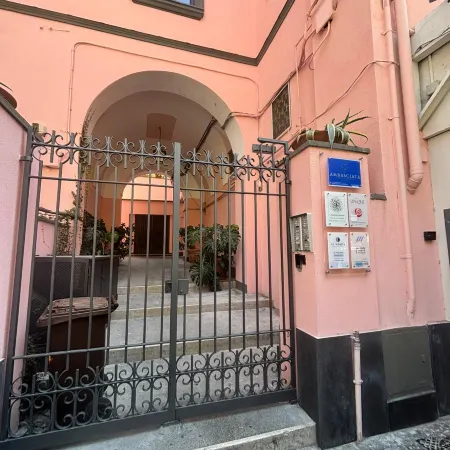Ambasciata Sorrento Relais Отели рядом с достопримечательностью «Пляж Леонеллис»