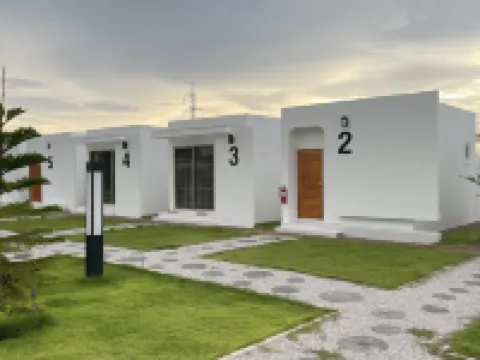 กรีน ไวท์ รีสอร์ท แอนด์ คาเฟ่ โรงแรมในอำเภอ ชุมแพ