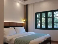 Lao Blossom Boutique Hotel Hotels near Cross River Ferry