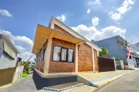 OYO 94767 Griya Djati Syariah 1 - 2-Star