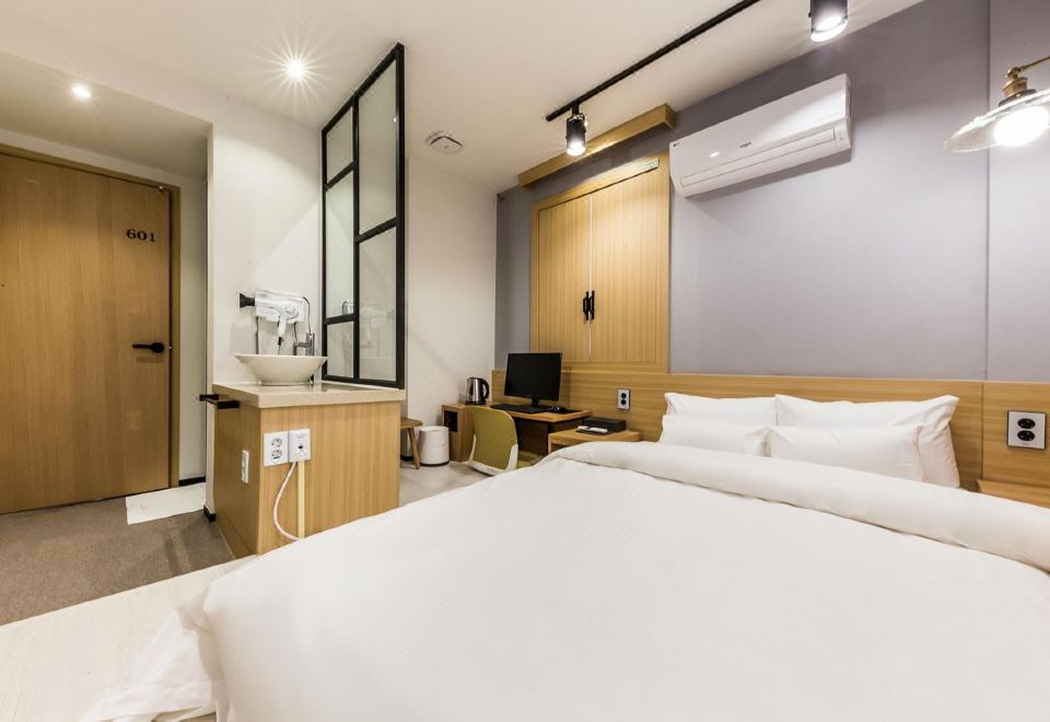 외대 Life hotel Raha 외관