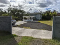 Ocean Breeze Inn Hotels in Keaau