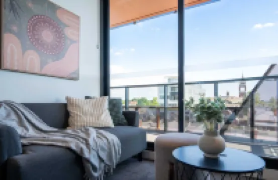 Modern 2B Apt with Views Near Swinburne University