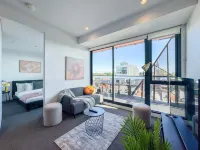 Modern 2B Apt with Views Near Swinburne University 霍索恩區酒店