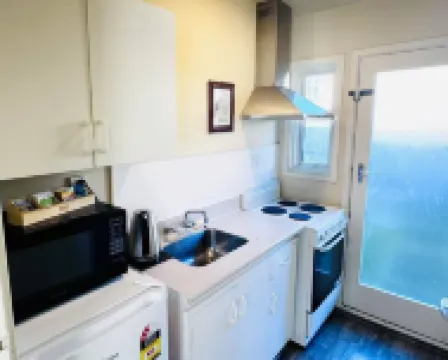 Merivale Court Large Studio-Unit 3