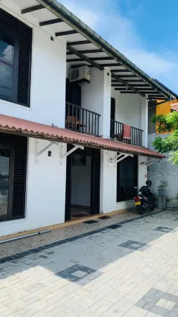 Tamaro Beach Resort Отели рядом с достопримечательностью «Saffron Robes Gallery & Living»