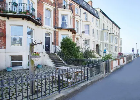 Host & Stay | West Cliff View Отели рядом с достопримечательностью «Whalebone Arch»