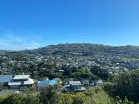 Cozy, relaxing bedrooms with a mountain view in Johnsonville, close to CBD and picton ferry โรงแรมใน
