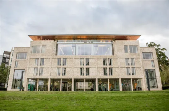Elm Grove (University of Roehampton), London Hotels near Fulham