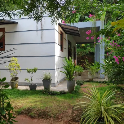 Hey Lala Talalla Hotels near Weherahena Buddhist Temple
