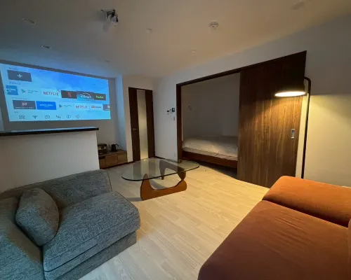 NEW! Close to Fukuoka airport 2/ Aladdin Projector. Up to 5 guests! 鄰近土井站的酒店