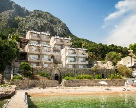 Glyfa Beach Villas Hotels in Mparmpati