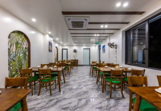 Cat Ba Green Pearl Hotel의 깔끔한 객실