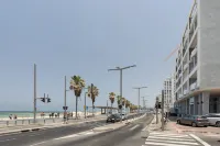 Amazing Panoramic Sea View W/Balcony Best Location Hotels in 