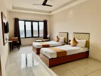 TGR Hotel فنادق في Mundra