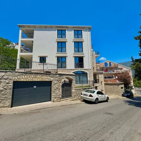 Sunny Bay Apartments